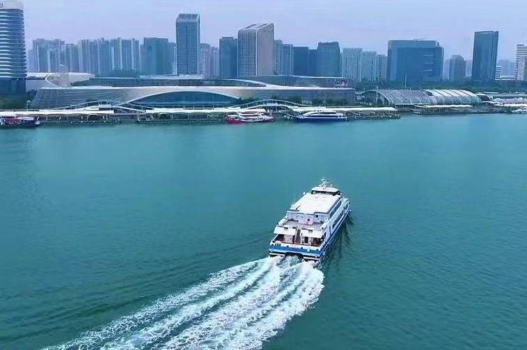 芒果台有一半都去了黄绮珊演唱会